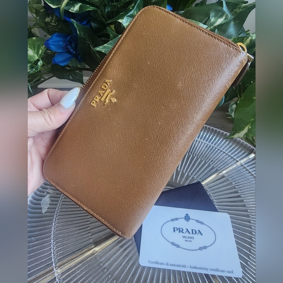 Prada Handbags - Authentic Prada Saffiano zippy wallet